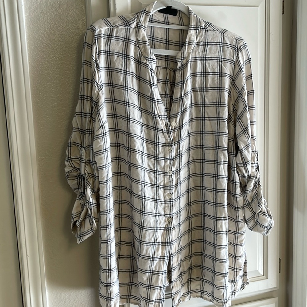 Long or roll up sleeve button down shirt.
